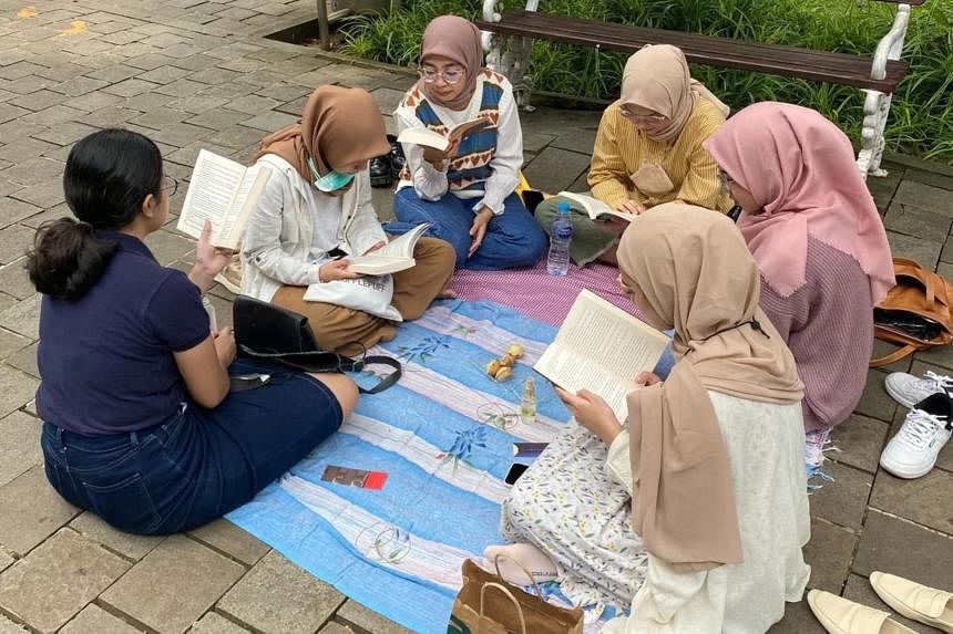 Mereka bertemu, membaca dengan tenang, lalu pergi: The Silent Book Club di Indonesia bertujuan untuk mendorong membaca