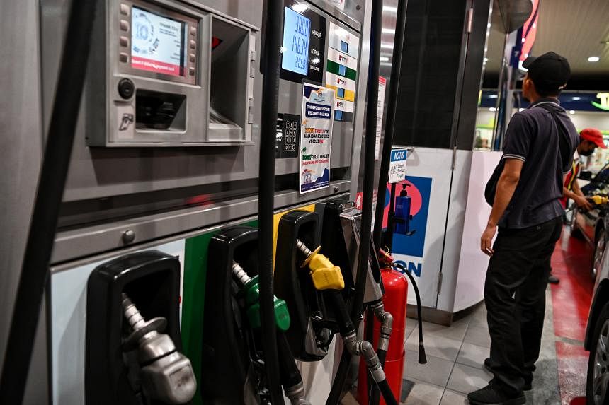 马来西亚希望在柔佛州和其他州增加向外国人出售无补贴汽油的地点