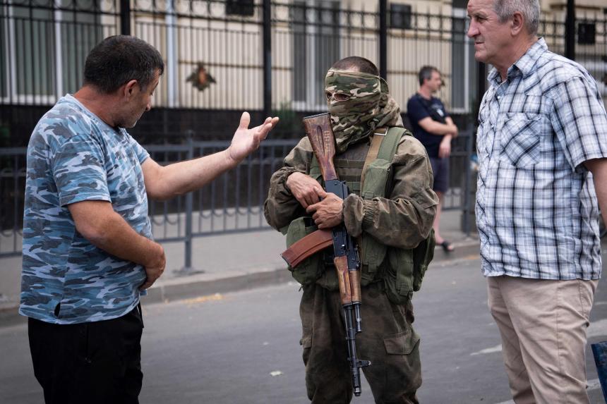 Rebel Russian mercenaries barrel towards Moscow as Putin calls Wagner ...