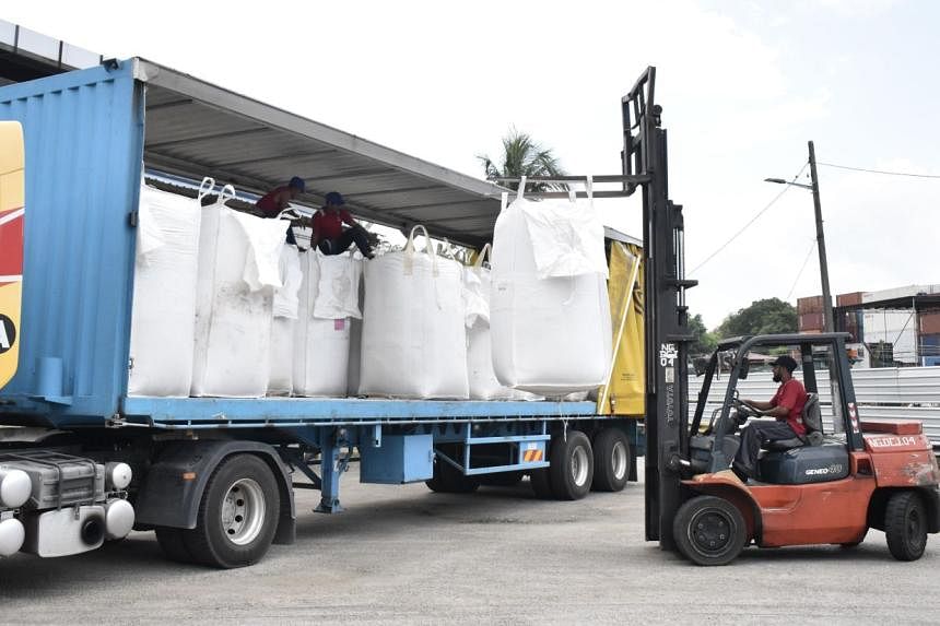 马来西亚在柔佛检查站查获18吨从新加坡走私的大米，价值近2.9万美元