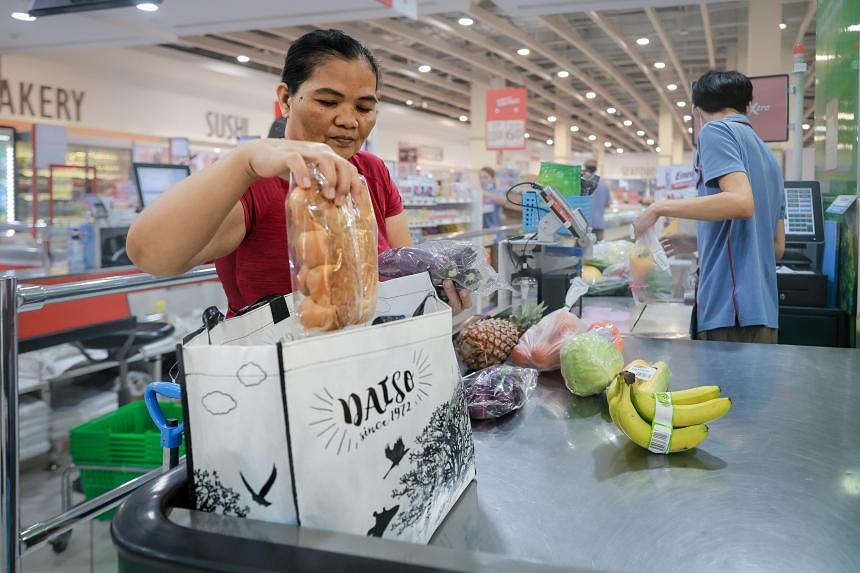 Plastic bags discount at grocery stores