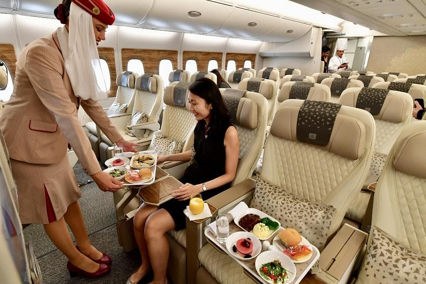 طيران الإمارات تطلق مقاعد الدرجة الاقتصادية الممتازة في محطة سنغافورة-دبي