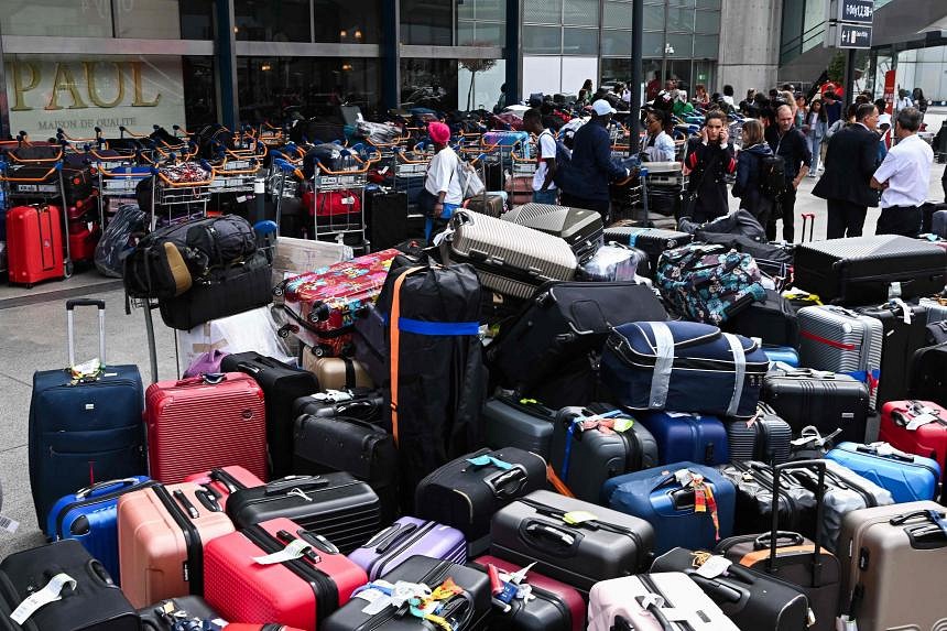 Technical glitch causes luggage pile-up at Paris Charles de Gaulle