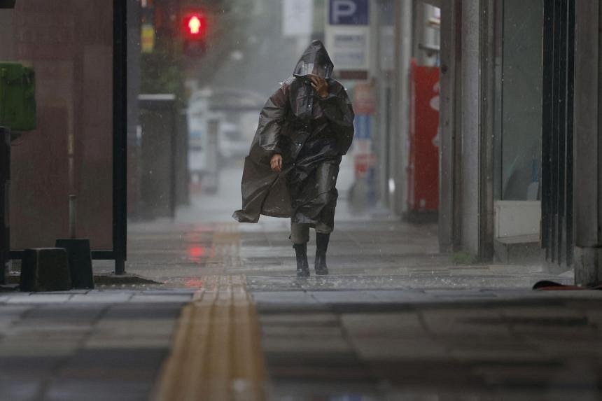 Typhoon Khanun lashes southern Japan, nears South Korea | The Straits Times