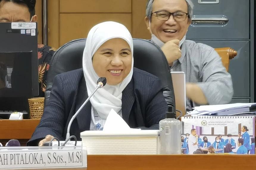 Dorongan untuk lebih banyak kandidat perempuan dalam pemilihan umum di Indonesia menghadapi serangan balik