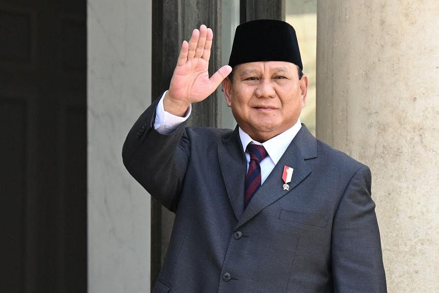 Kandidat presiden Indonesia Prabowo menjadi pesaing utama 6 bulan sebelum pemilu