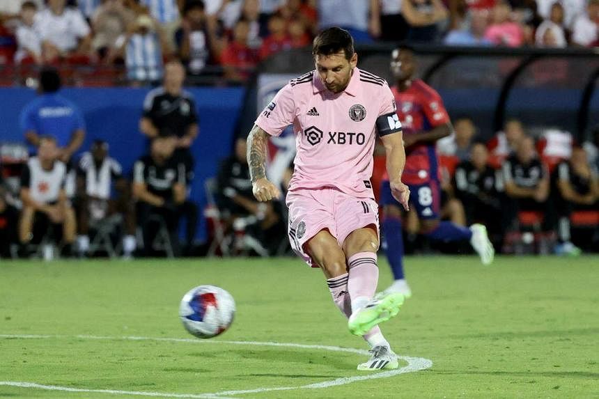 Messi and Inter Miami lift the Leagues Cup, the first trophy in club  history 🏆