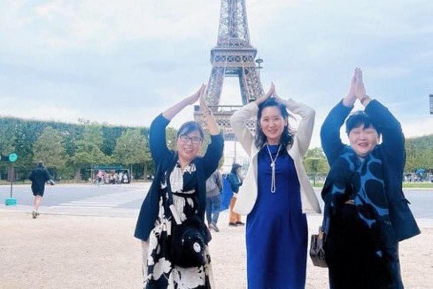 Un législateur japonais a démissionné après avoir publié une photo de type touriste lors d’un voyage de travail en France