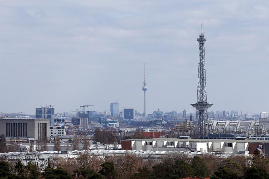 Die deutsche Wirtschaft stagnierte im zweiten Quartal, gebremst durch den Handel