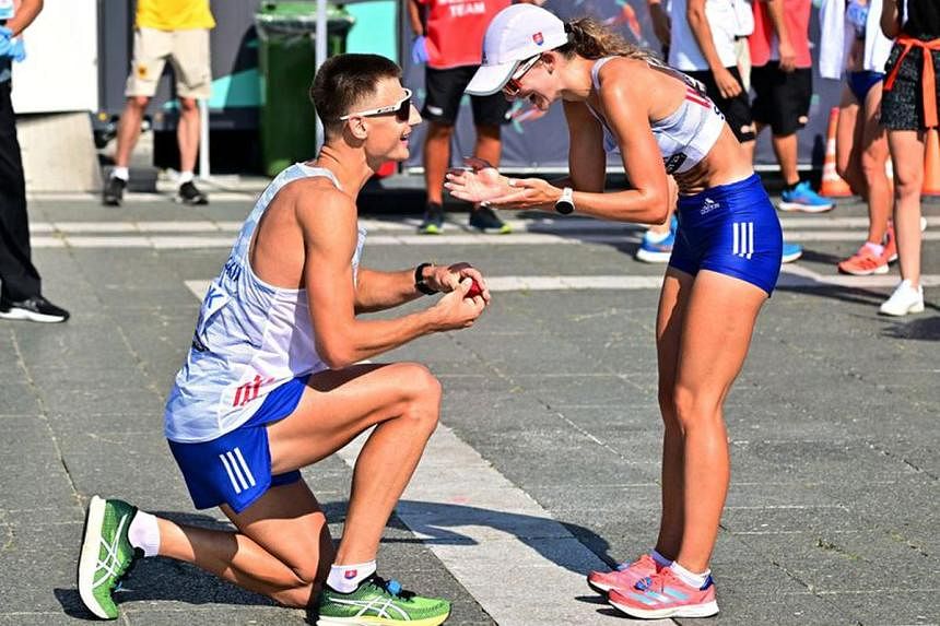 Atletika – Čerstvo zasnúbený pretekársko-chodecký pár sa po návrhu stále vezie na vlne emócií