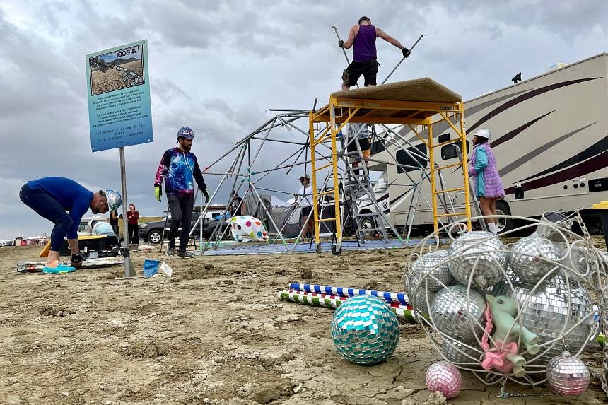 Survival mode': One dead, tens of thousands stranded amid Burning Man flood  carnage : r/festivals