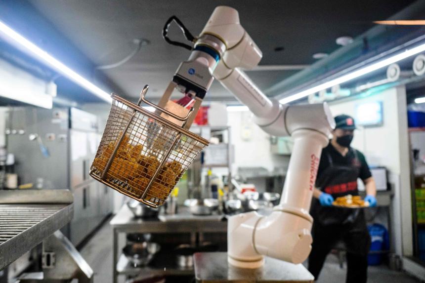 Robot fried chicken Entrepreneur seeks to improve South Korea’s favourite food The Straits Times