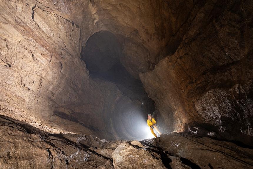 Us Caver Who Became Trapped 1 000 Metres Deep In Turkey Is Moved