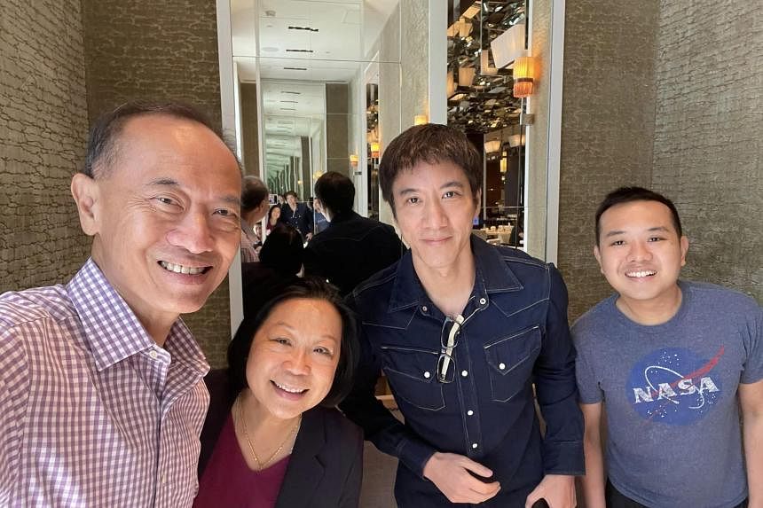 Former foreign minister George Yeo shares photos taken with singer Wang Leehom in Taipei