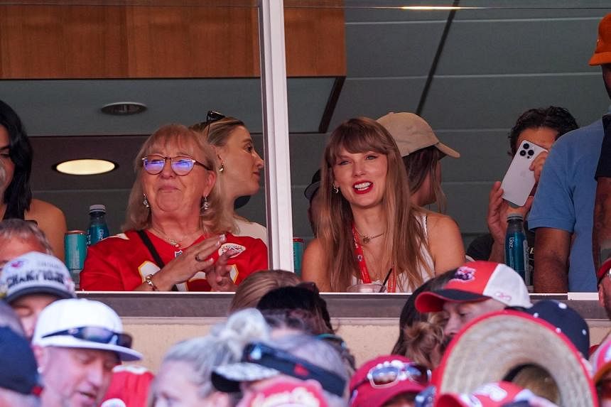 Taylor Swift's NFL era: Pop star again watches Chiefs, Kelce amid romance  rumors