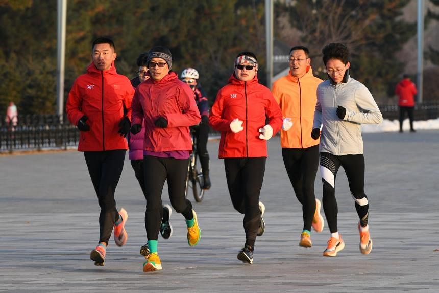 Young Chinese vacationers opt for fitness over feasting