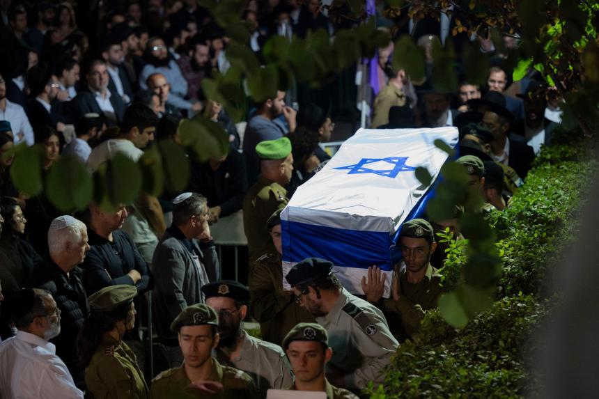 Israel erobert das Grenzgebiet zum Gazastreifen zurück, während die ...