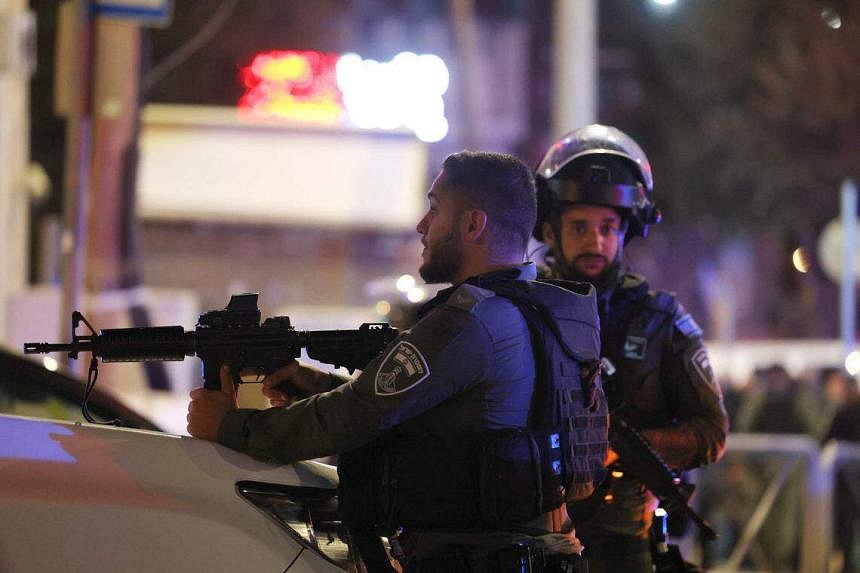 Palestinian Gunman Wounds Jerusalem Police Officers, Killed | The ...