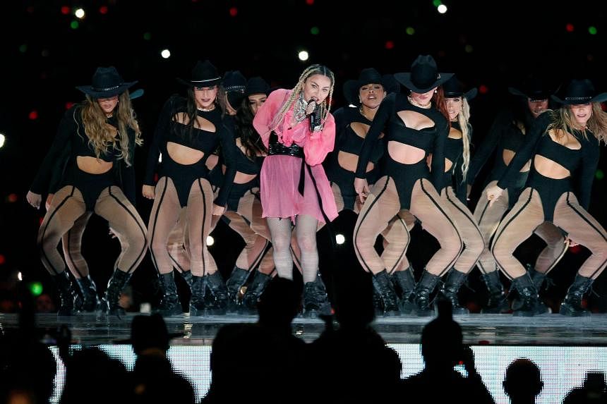 Photo of Madonna odložila zdravotné problémy bokom, aby odštartovala svoje 40. výročie