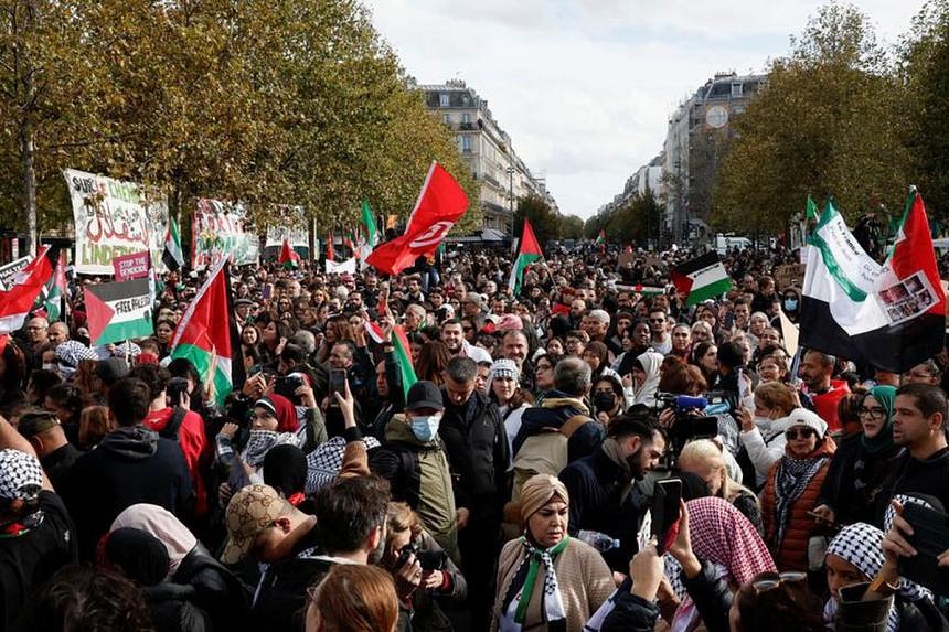 Thousands Join Paris’ First Authorised Pro-Palestinian Demonstration ...