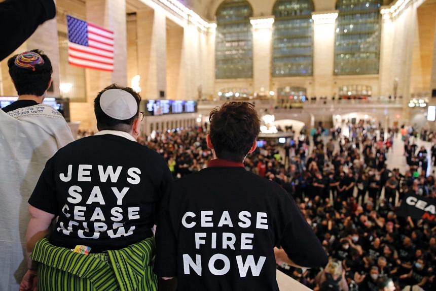 Pro-Palestinian protesters call for ceasefire at Grand Central