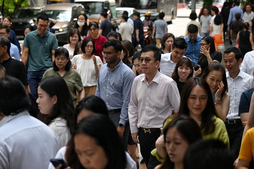 Singapore civil servants to receive 0.6-month year-end bonus