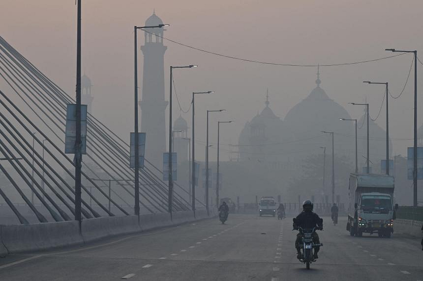 Soaring Pollution In Pakistan’s Lahore Fills Wards With Sick Children ...