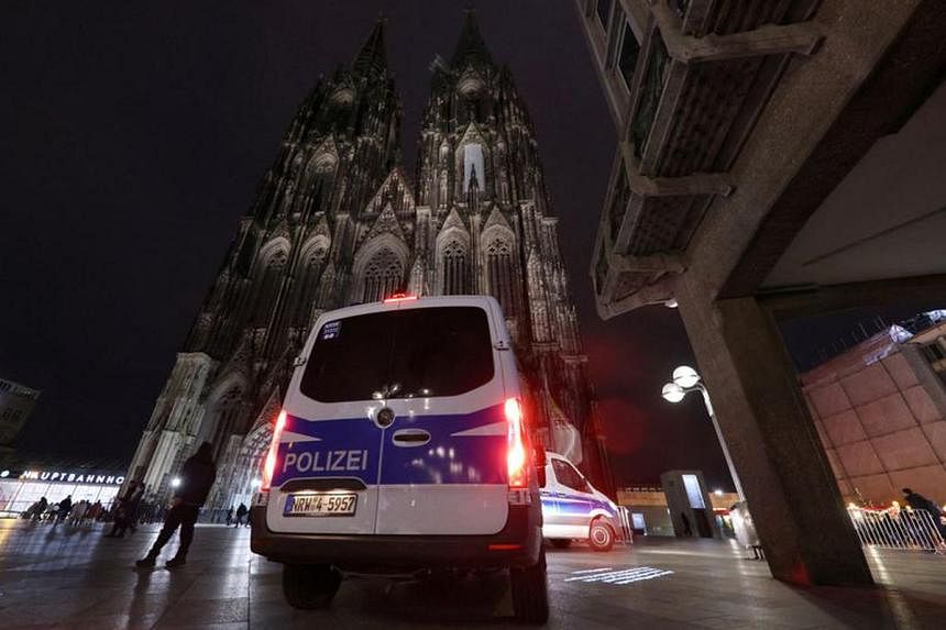 Die deutsche Polizei verhaftet drei weitere Personen im Zusammenhang mit einem mutmaßlichen Anschlag auf den Kölner Dom