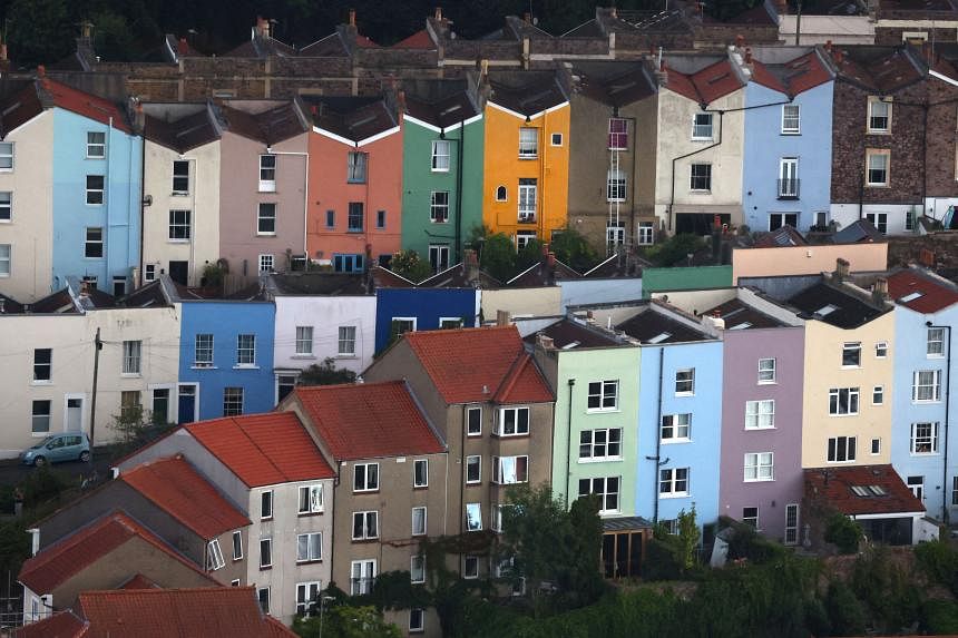 UK housing market hots up with strong jump in asking prices The