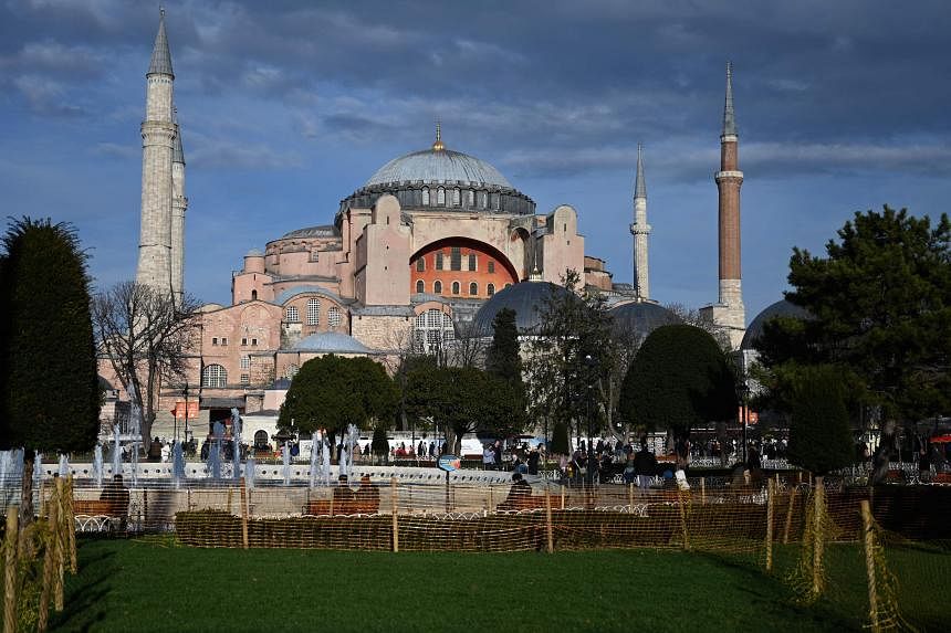 Türkiye, Ayasofya'yı ziyaret eden yabancı turistlere ücret uygulamaya başlıyor