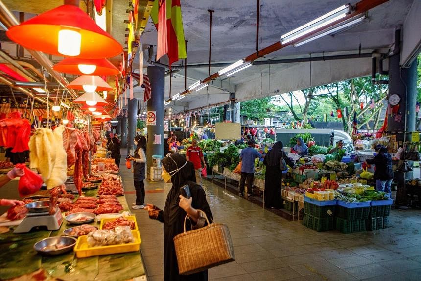马来西亚的经济改革将蚕食中高收入家庭的预算