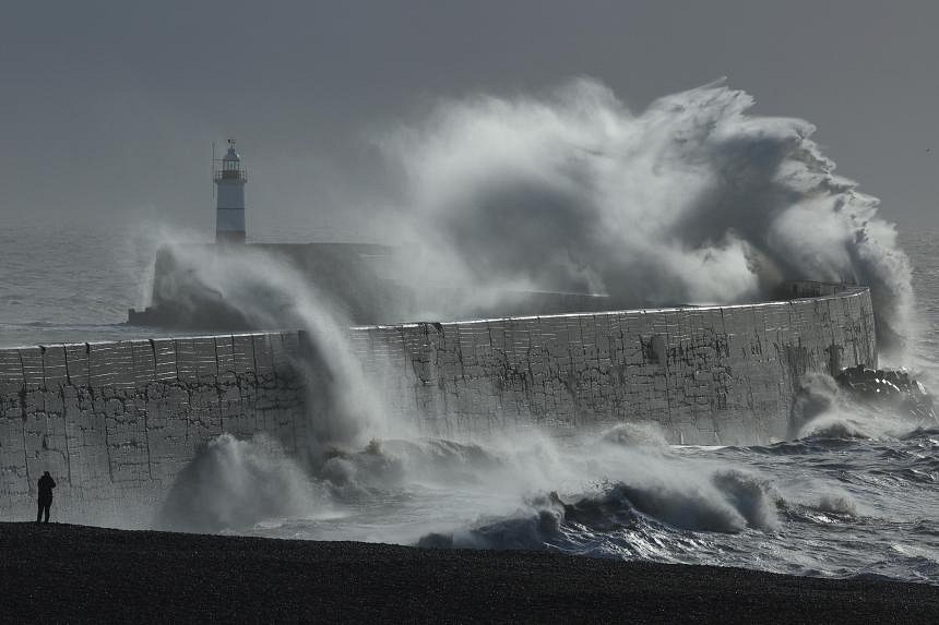 Storm Isha batters Britain, cutting power and diverting flights | The ...