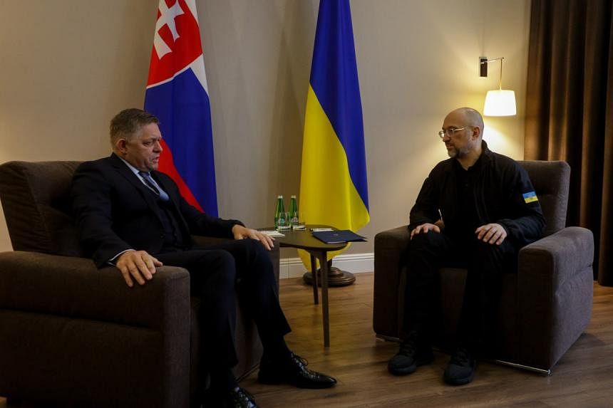 Ukraine, Slovakia PMs seek to cool tensions amid diplomatic row | The