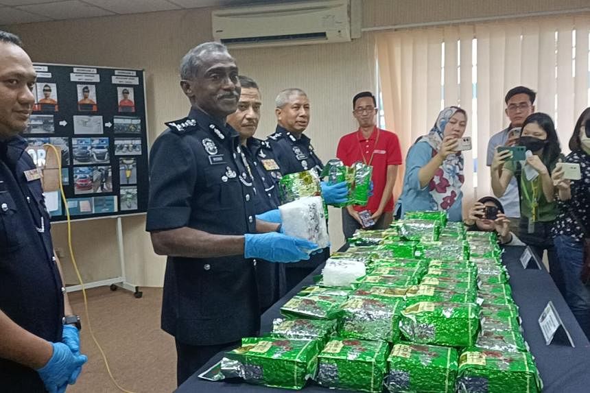 马来西亚警方从走私团伙中查获价值85万美元的毒品，并在突袭中逮捕了8人| 海峡时报