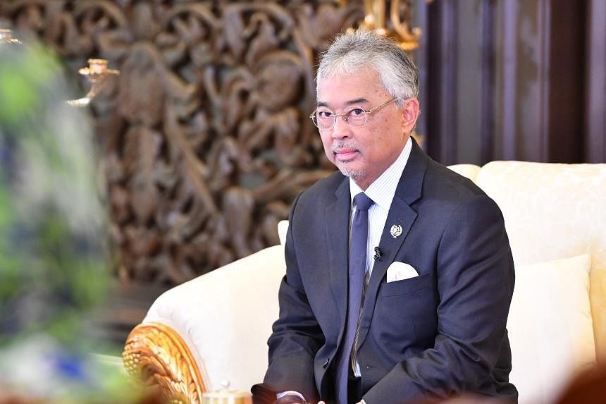 “让我们继续前进”：马来西亚国王呼吁在五年统治结束时实现政治稳定