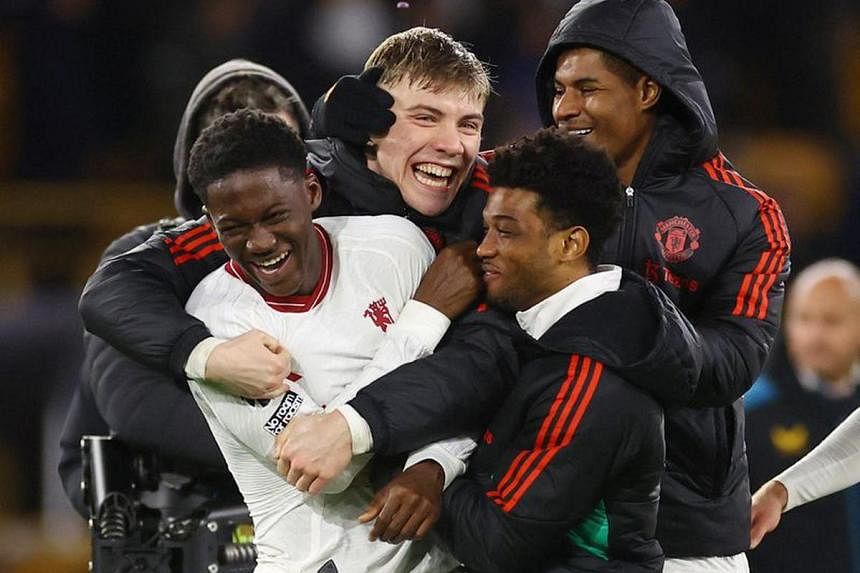 Kobbie Mainoo late show seals Manchester United's thrilling 4-3 win at  Wolves | The Straits Times
