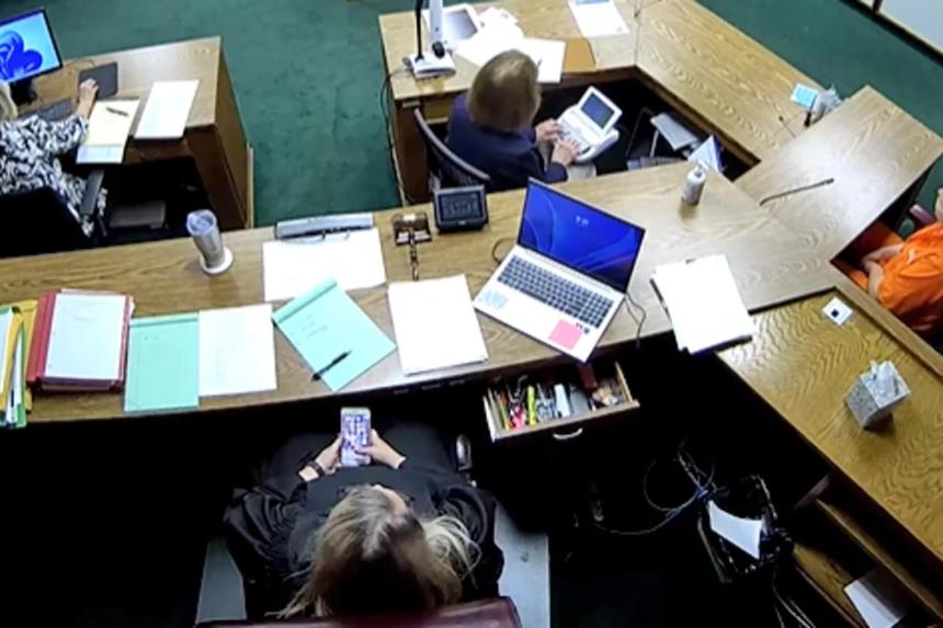 US judge in Oklahoma resigns after exchanging 500 texts with bailiff