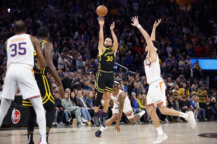 Stephen Currys Game Winner Lifts Warriors Over Suns Mavs Silence Thunder The Straits Times