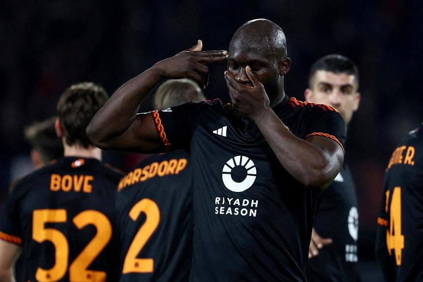 Lukaku earns Roma draw at Feyenoord