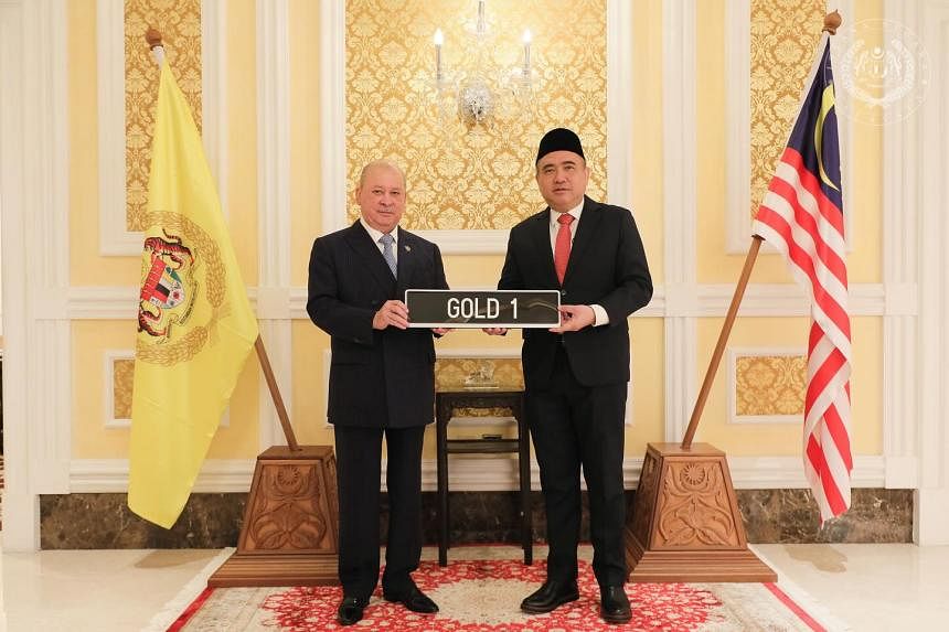 马来西亚国王以创纪录的 42.3 万美元中标获得“GOLD 1”车牌