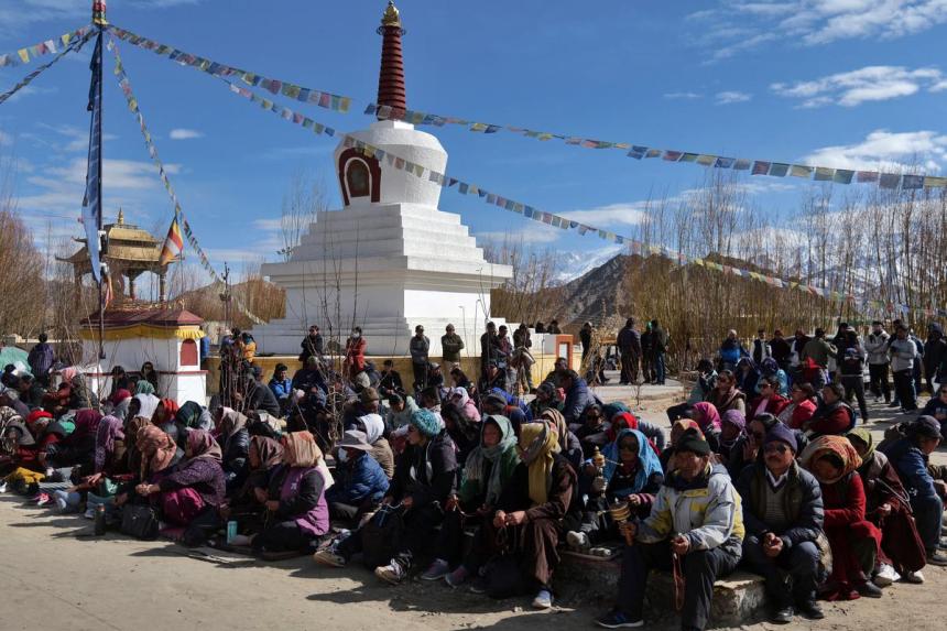 Indian activist's hunger strike for Ladakh autonomy draws thousands of ...