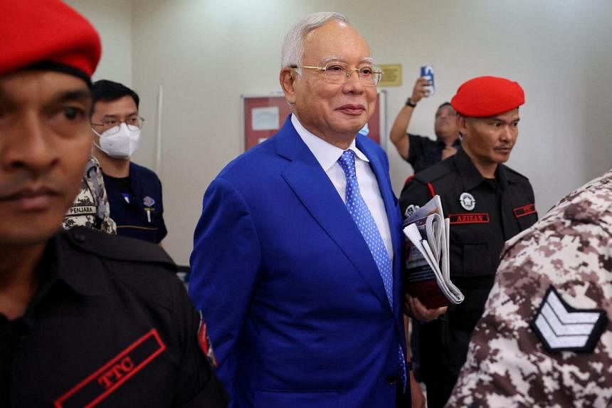 马来西亚前总理纳吉布决定软禁他剩余的4.5年刑期