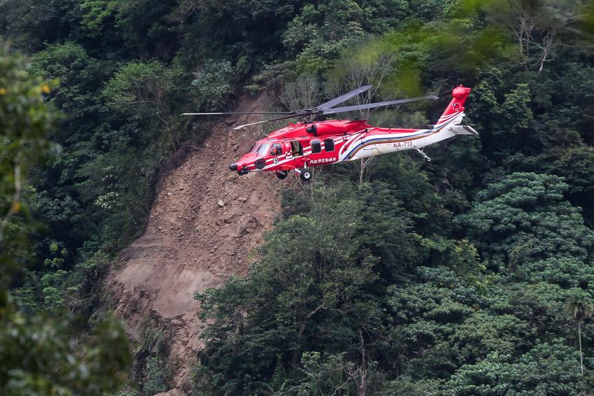 Taiwan helicopters pluck quake-stranded tourists to safety | The ...