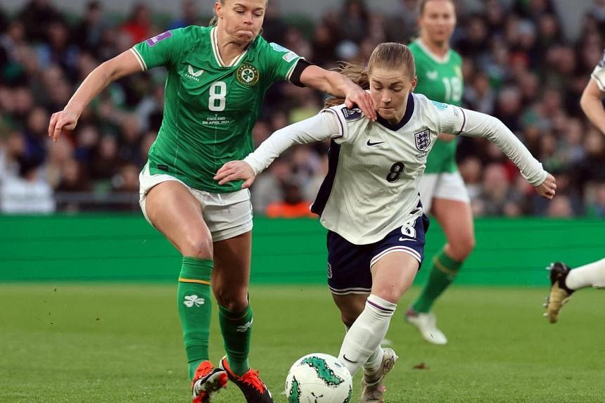 Englands Women Battle To 2 0 Win Over Ireland France Top Euro