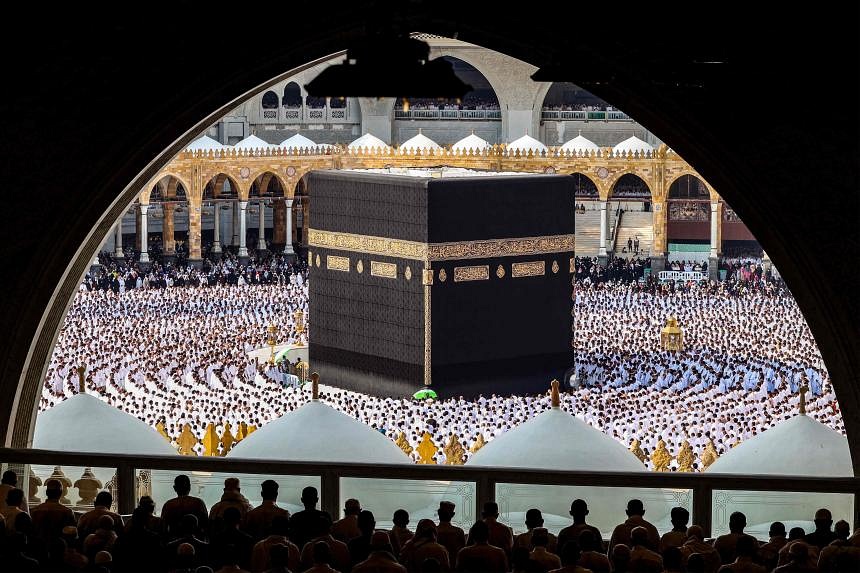 Mats said to show image of Islamic holy site are prayer mats, not door ...