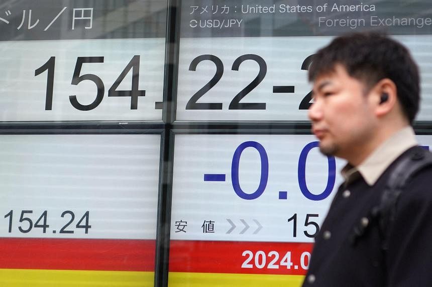 Yen hits fresh three-decade low as intervention risks rise