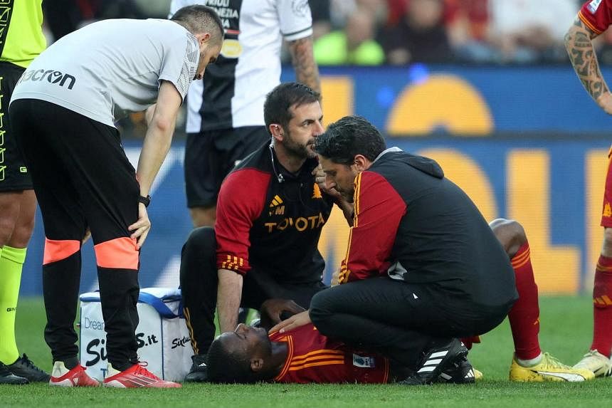 Roma players did right refusing to play after Ndicka collapsed, says coach