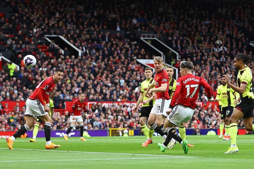 Lacklustre Man United held 1-1 by Burnley | The Straits Times