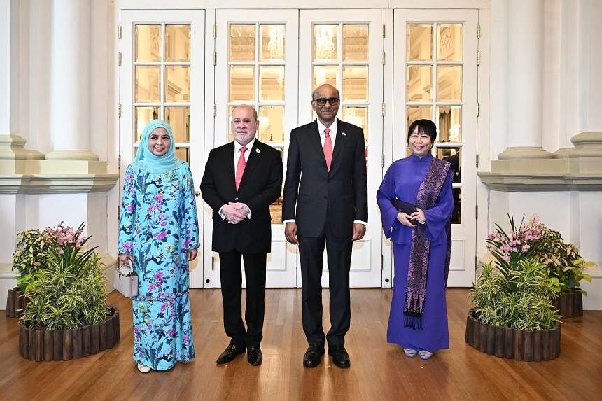 马来西亚国王和王后欢迎来到总统府 – 海峡时报