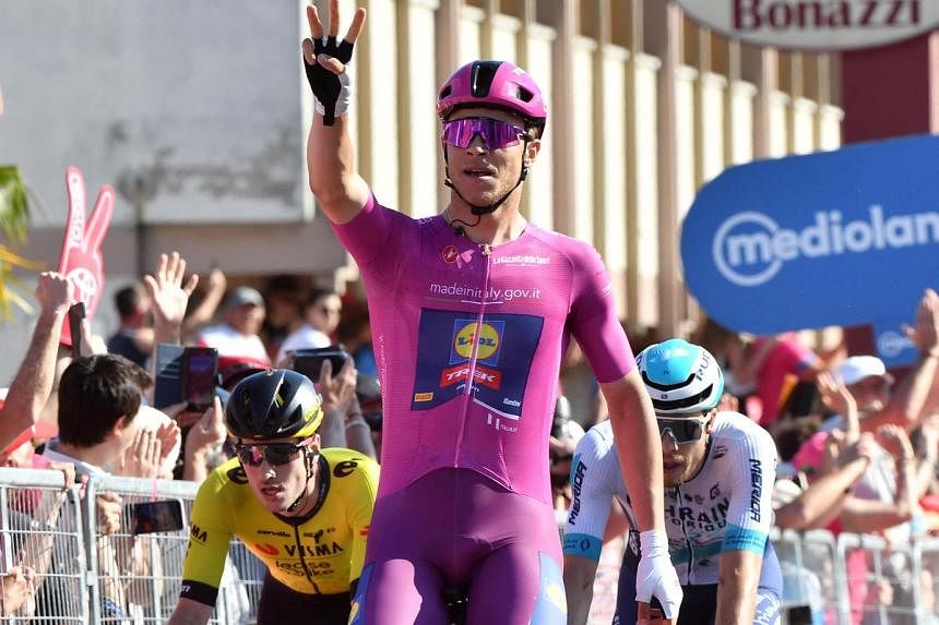 Milan sprints to win Giro stage 13 for victory number three